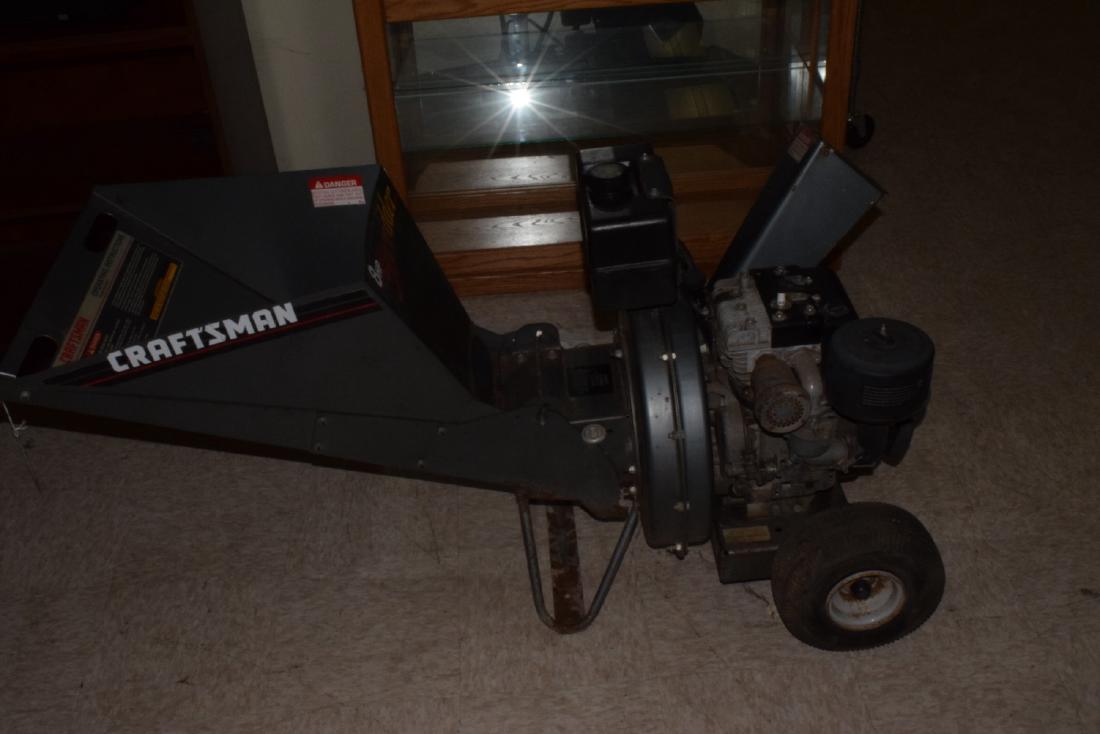 CRAFTSMAN 8HP CHIPPER SHREDDER: CRAFTSMAN 8HP CHIPPER SHREDDER - BRIDGES & STRATTON MOTOR - UNTESTED
