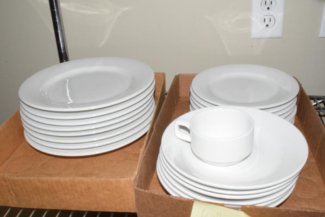 WILLIAM SONOMA DISH SET: WILLIAM SONOMA DISH SET - WHITE WILLIAM SONOMA - 8 DINNER PLATES - 6 SOUP & SALAD PLATES - 1 CUP
