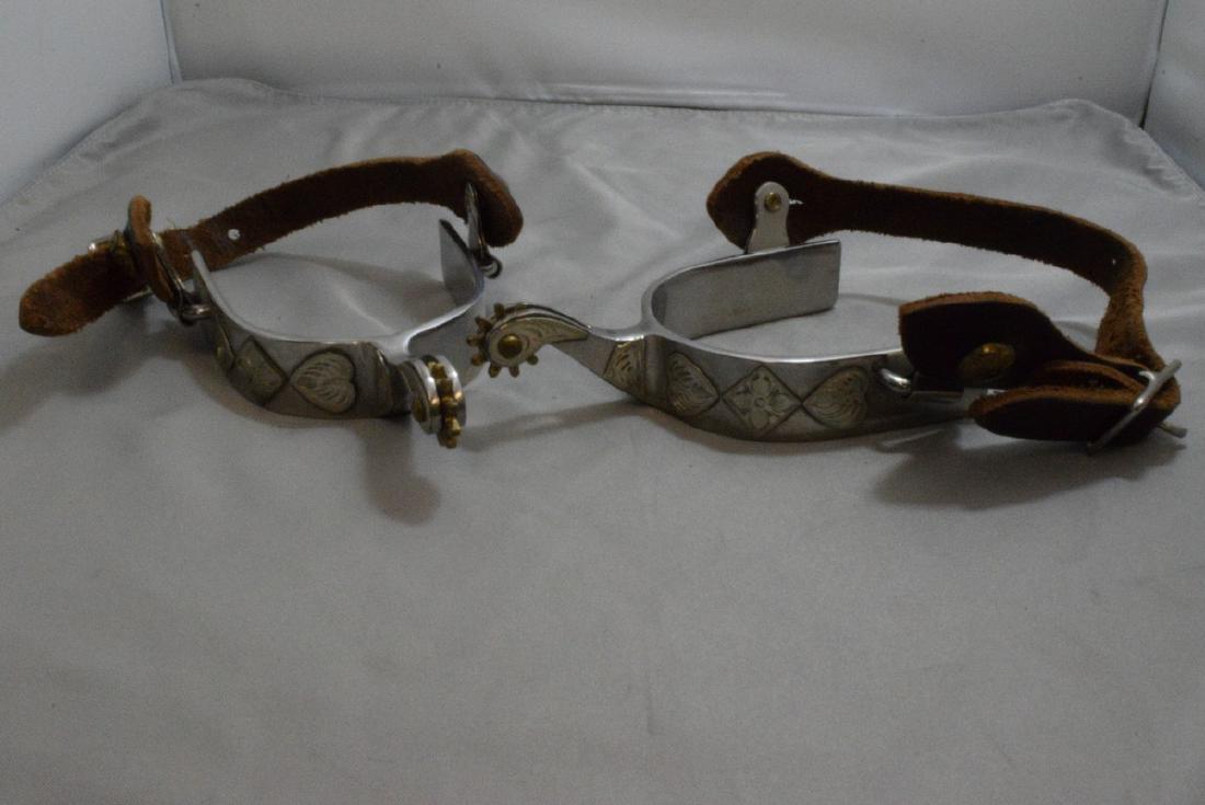 2 PAIRS OF MEN'S RIDING SPURS - 1 SET OF BRASS AND: 2 PAIRS OF PRE OWNED MEN'S RIDING SPURS - NO MAKER MARKS - 1 PAIR OF SILVER COLOR WITH APPLIED DECORATION AND 1 PAIR OF BRASS - BOTH WITH 10 POINT STARS