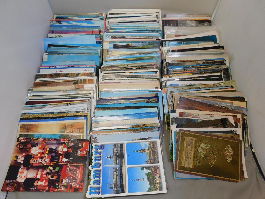 ASSORTED MODERN CONTINENTAL POSTCARDS (1 of 5)