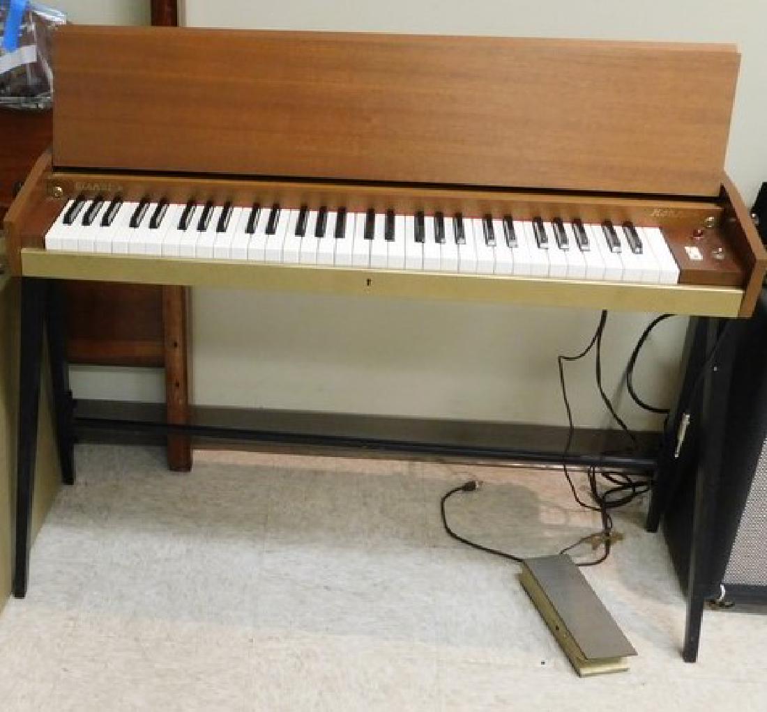 VINTAGE HOHNER ELECTRIC PIANO & CASE (1 of 5)