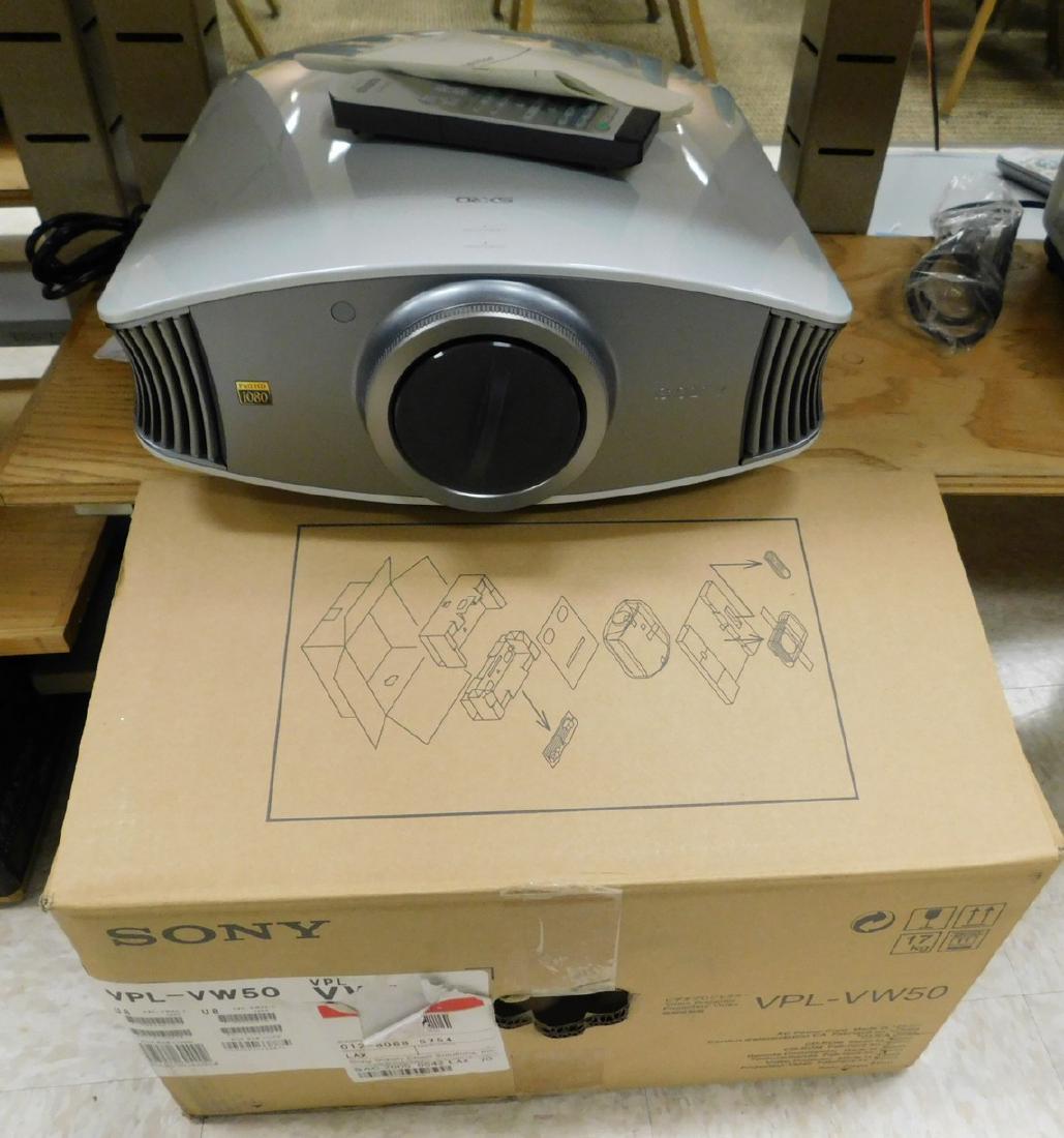 SONY VPL VW50 VIDEO LCD PROJECTOR IN ORIGINAL BOX (1 of 5)