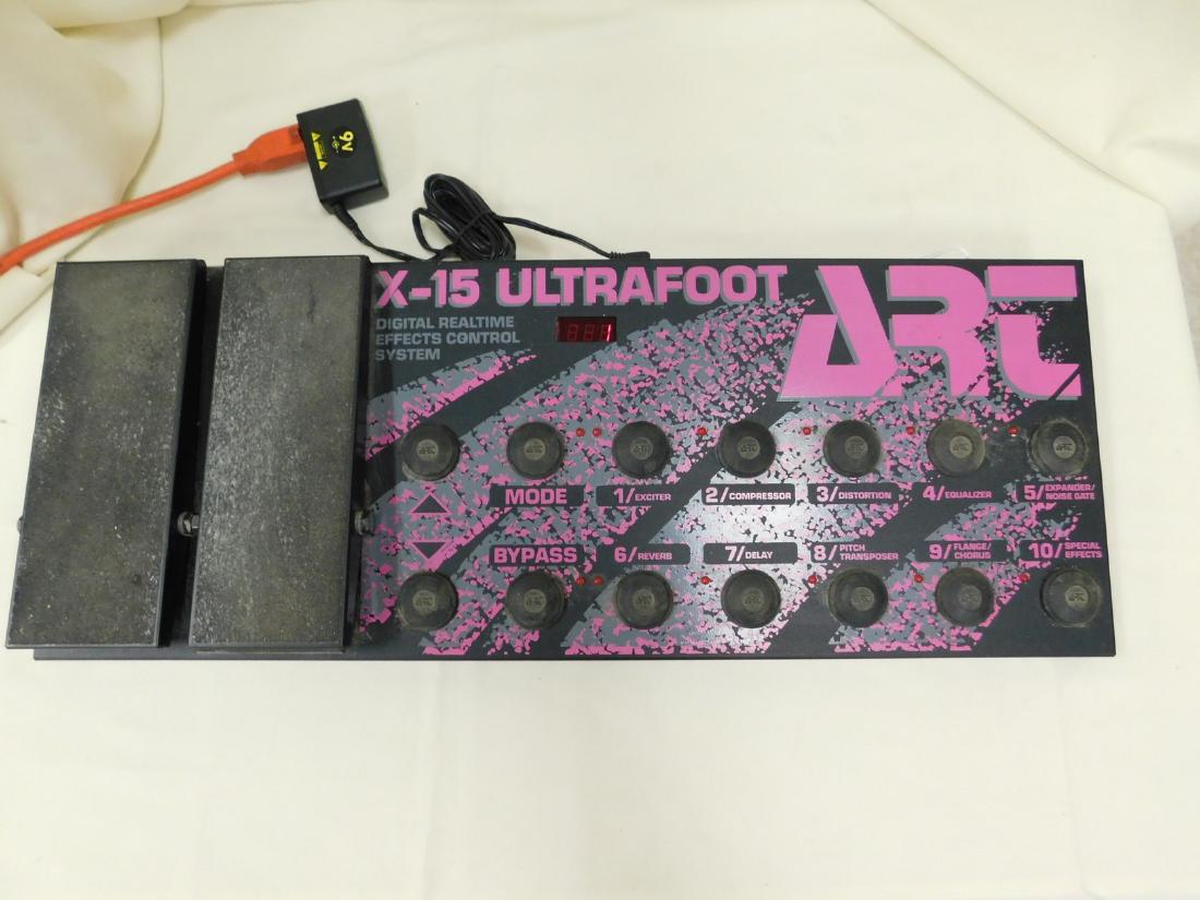 ART X-15 ULTRAFOOT MIDI EFFECTS CONTROLLER (1 of 4)