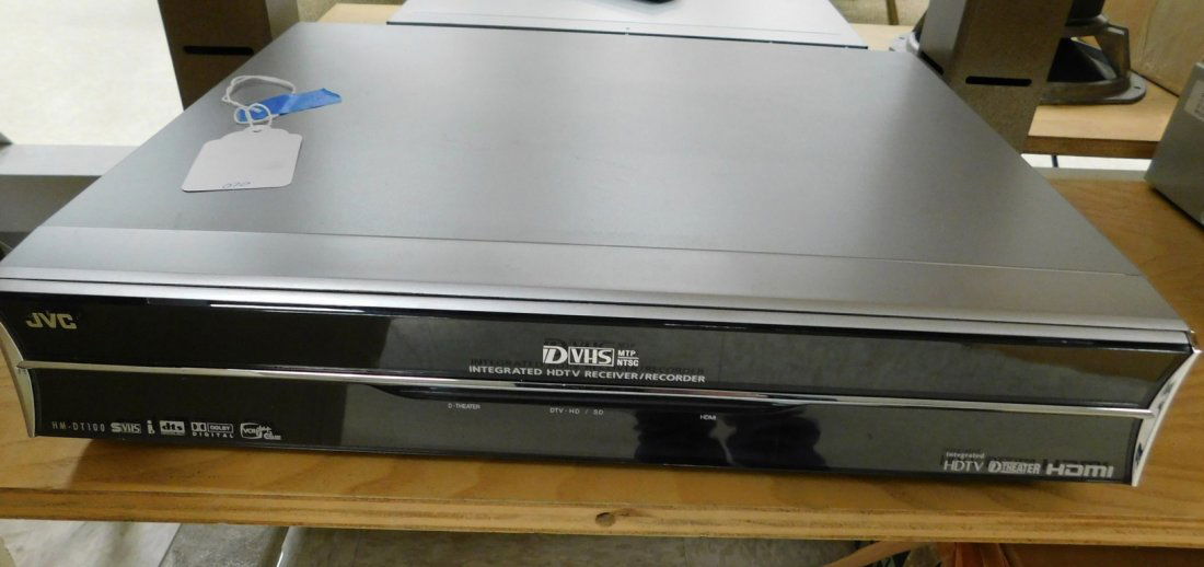 JVC VHS INTEGRATED HDTV RECEIVER/RECORDER (1 of 4)