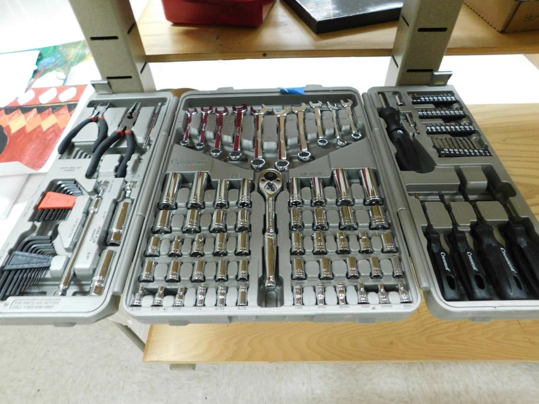 CRESCENT STANDARD AND METRIC TOOL SET (1 of 5)