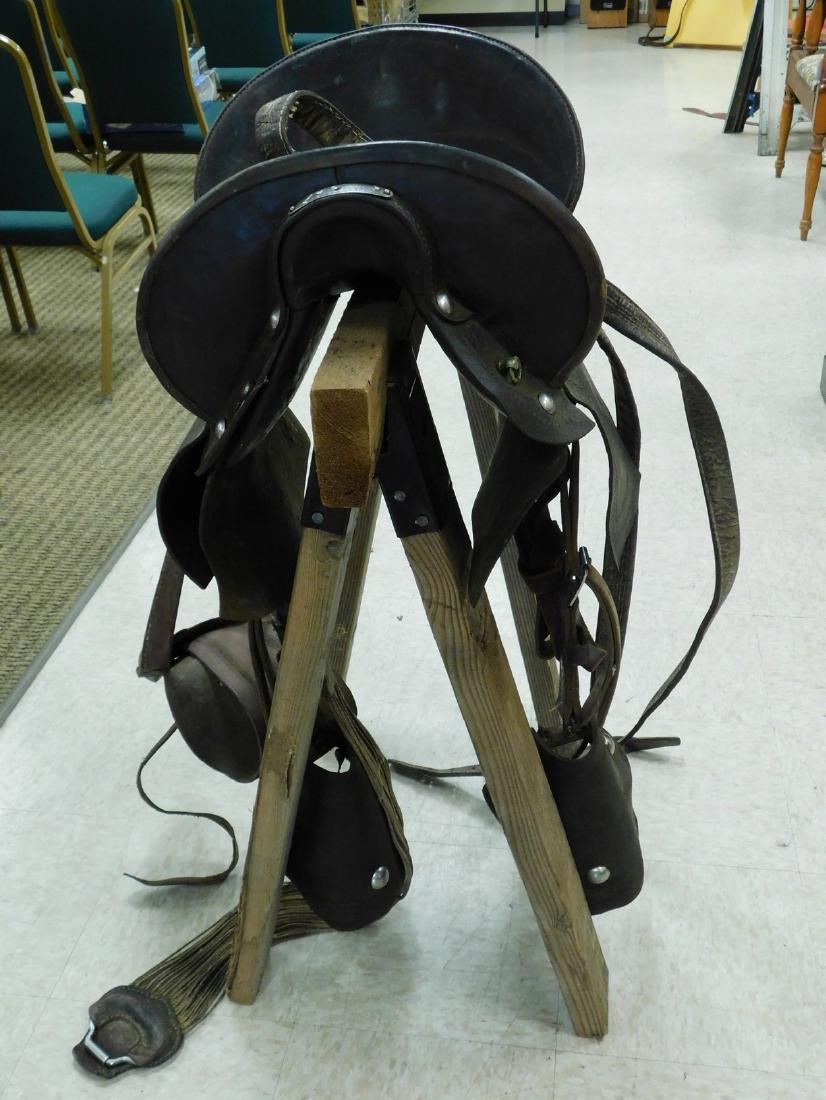 ANTIQUE WESTERN SADDLE WITH HIGH BACK SEAT (1 of 5)