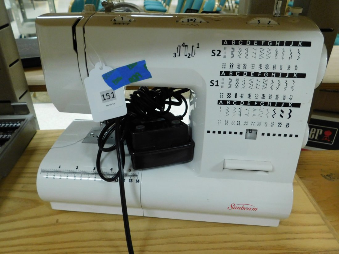 SUNBEAM SEWING MACHINE: SUNBEAM SEWING MACHING WITH FOOT PEDAL. IN VERY GOOD CONDITION