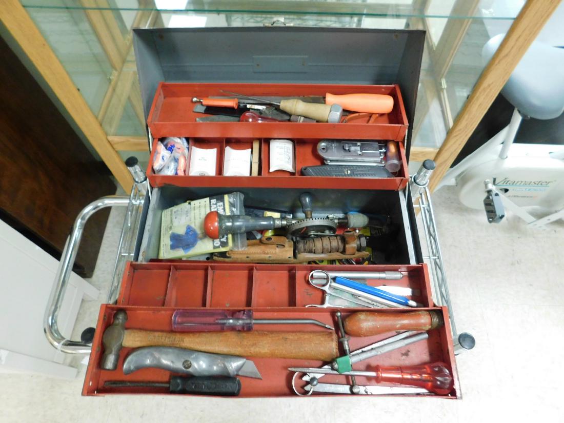 CRAFTSMAN METAL HAND CARRY TOOL BOX (1 of 5)