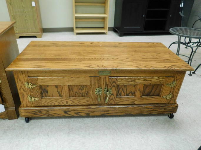 White Clad Oak Coffee Table Jul 21 2018 Lemar Auctions And Estate Services In Ca White Clad Oak Coffee Table Jul 21, White Clad Coffee Table With Lift Top