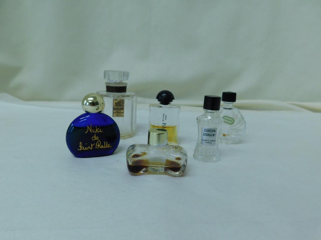 6 VINTAGE PERFUME BOTTLES (1 of 7)