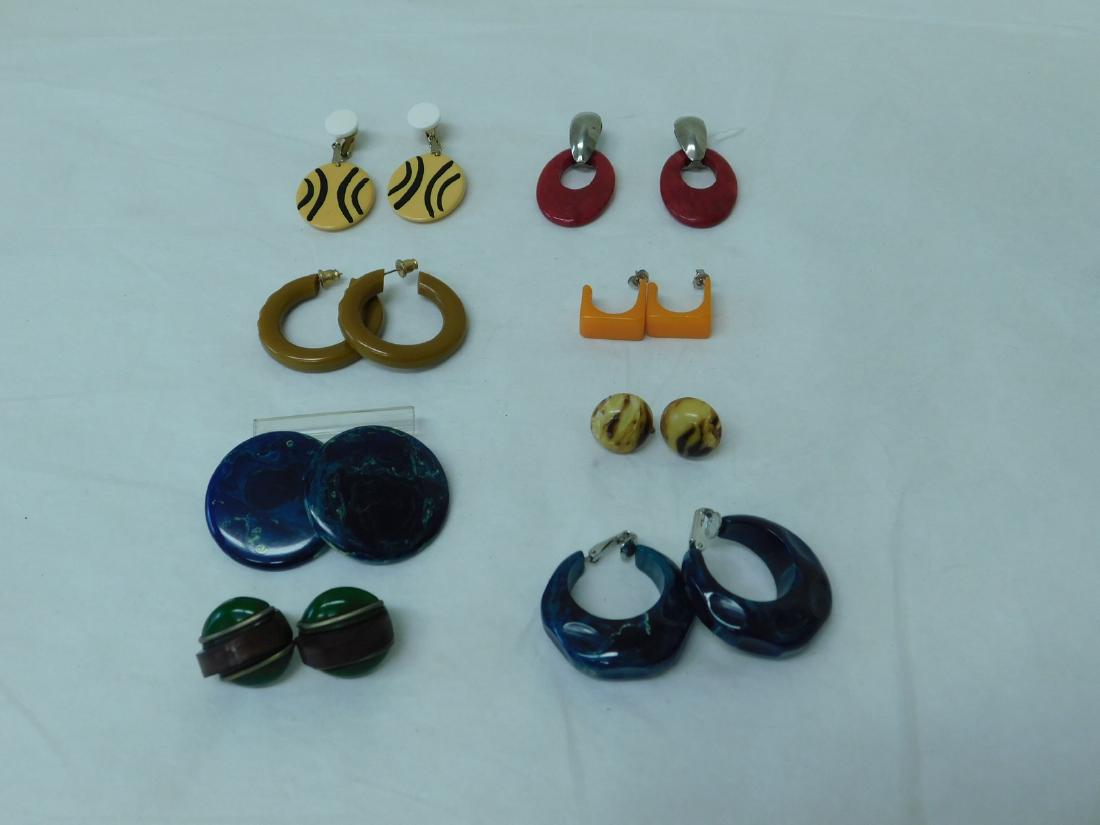 8 PAIRS OF VINTAGE EARRINGS (1 of 5)