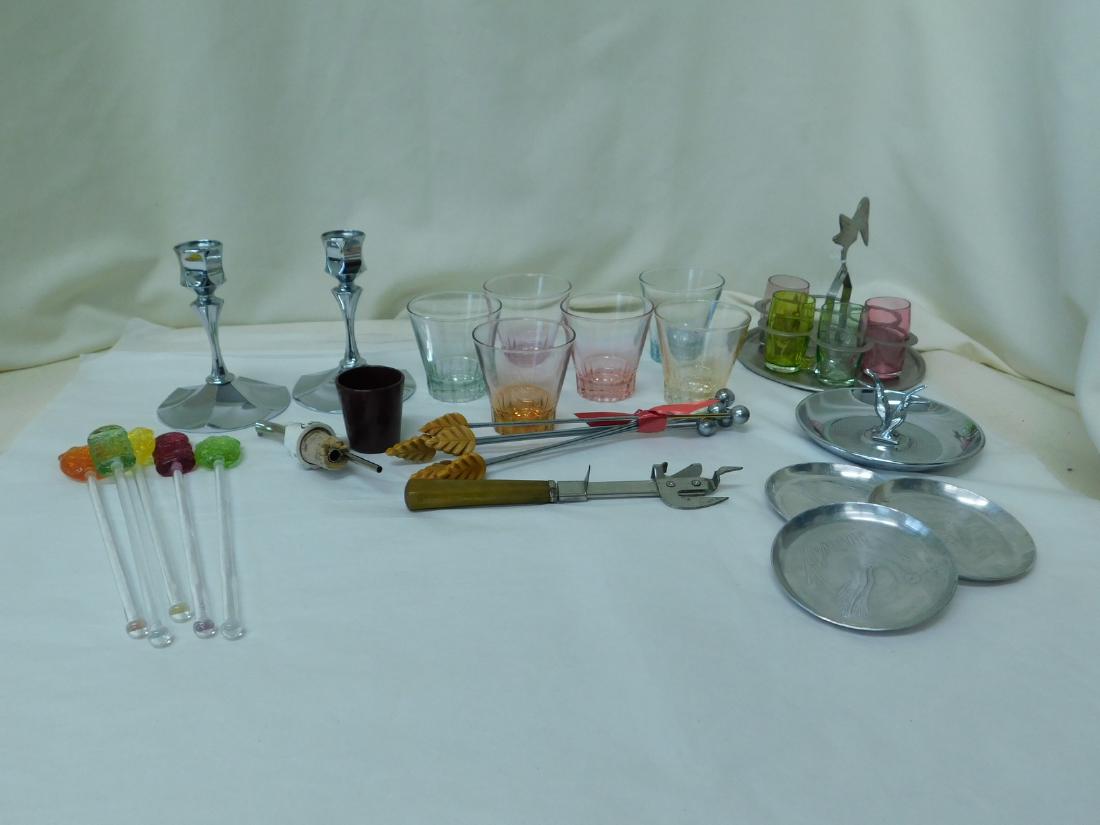 VINTAGE BAKELITE BARWARE & MORE (1 of 8)