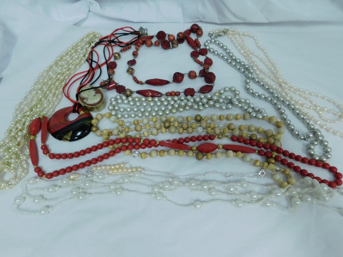 MIXED COSTUME NECKLACES (1 of 7)