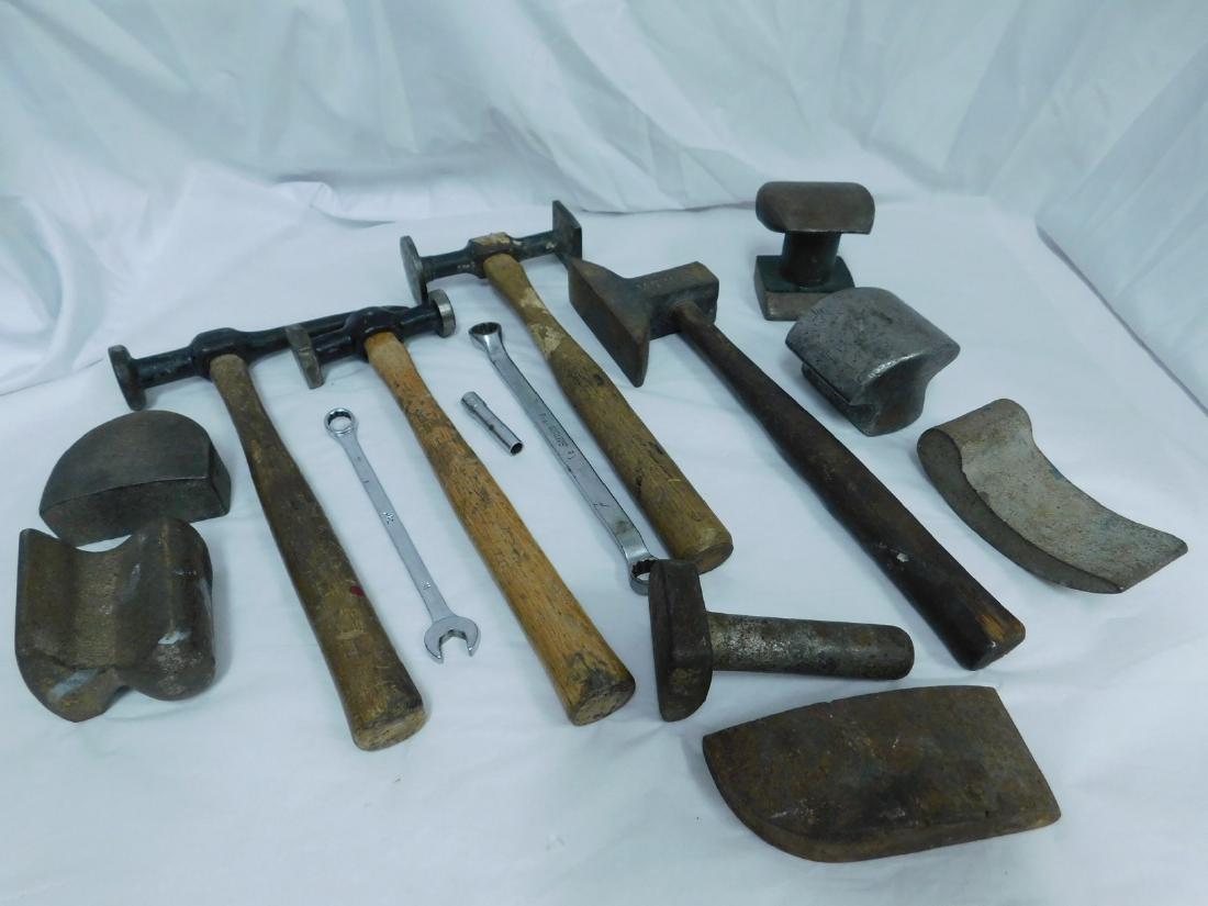 BOX OF VARIOUS BODY WORK TOOL - SNAP ON HAMMER - S: BOX WITH 4 BODY WORK HAMMERS - 1 VINTAGE SNAP-ON HAMMER - 3 OTHER HAMMERS - VARIOUS OTHER BODY WORK TOOLS PLUS A SNAP ON AND MAC COMO WRENCH AND MORE