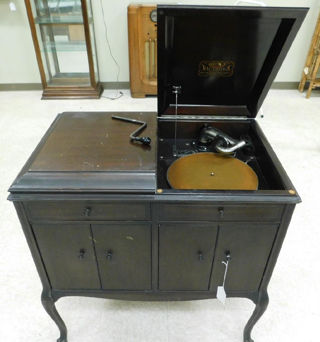 ANTIQUE VICTOR TALKING MACHINE (1 of 10)