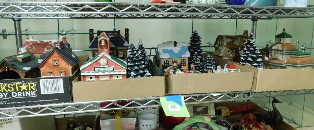 LARGE LOT OF CHRISTMAS HOUSES & ACCESSORIES (1 of 4)
