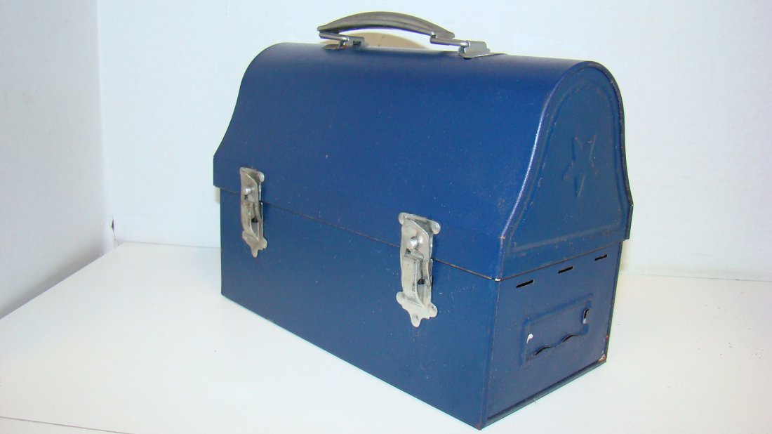 VINTAGE DOME METAL BLUE STAR LUNCH BOX/PALE (1 of 6)