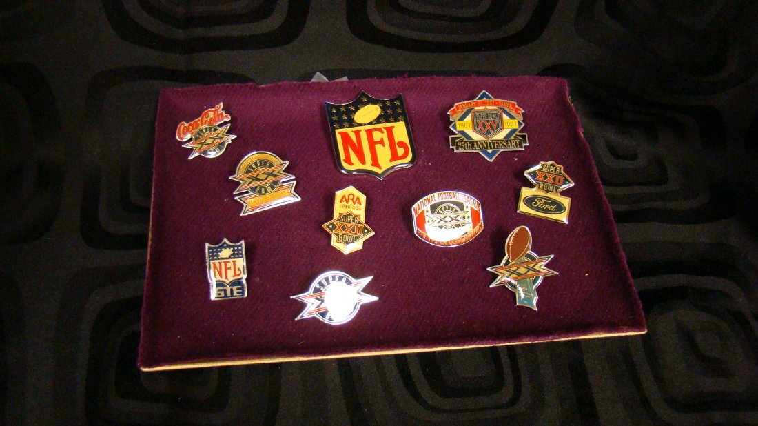 10 VARIOUS NFL/SUPER BOWL COLLECTORS PINS (1 of 10)