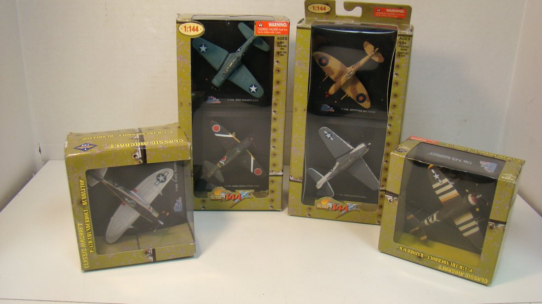4 MILITARY DIE CAST PLANES (1 of 5)