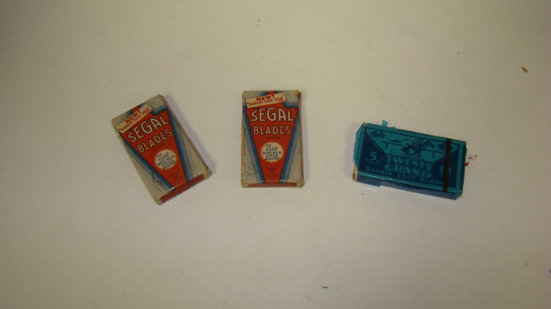 3 BOXES OF VINTAGE RAZOR BLADES (1 of 7)