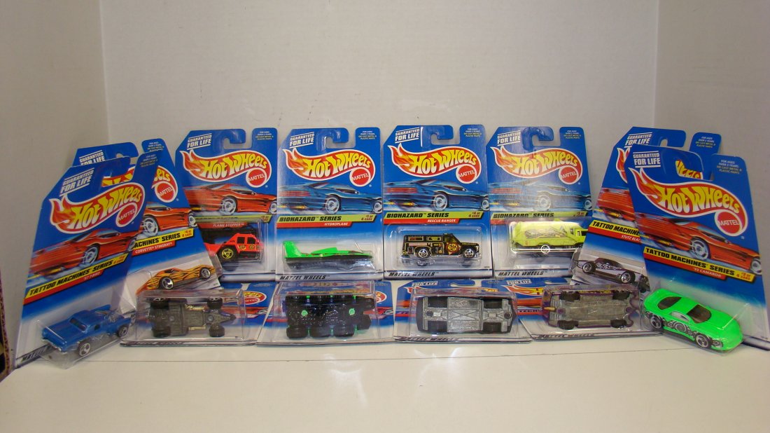 1998 HOT WHEEL DIE CAST 1:64 - 12 TOTAL (1 of 10)