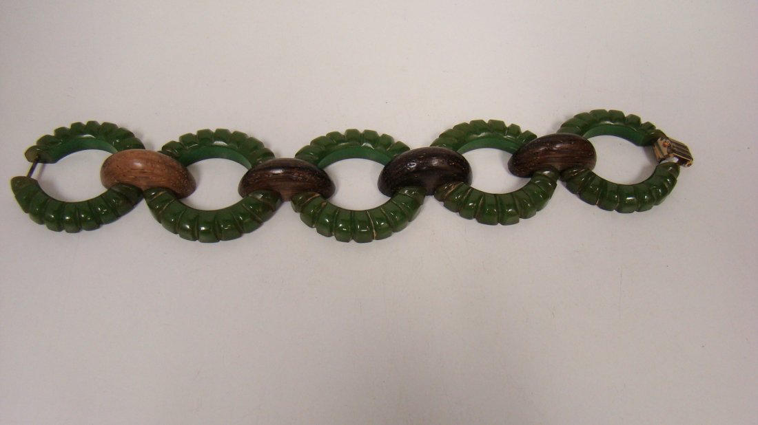 CARVED BAKELITE AND WOOD LINK BRACELET (1 of 5)