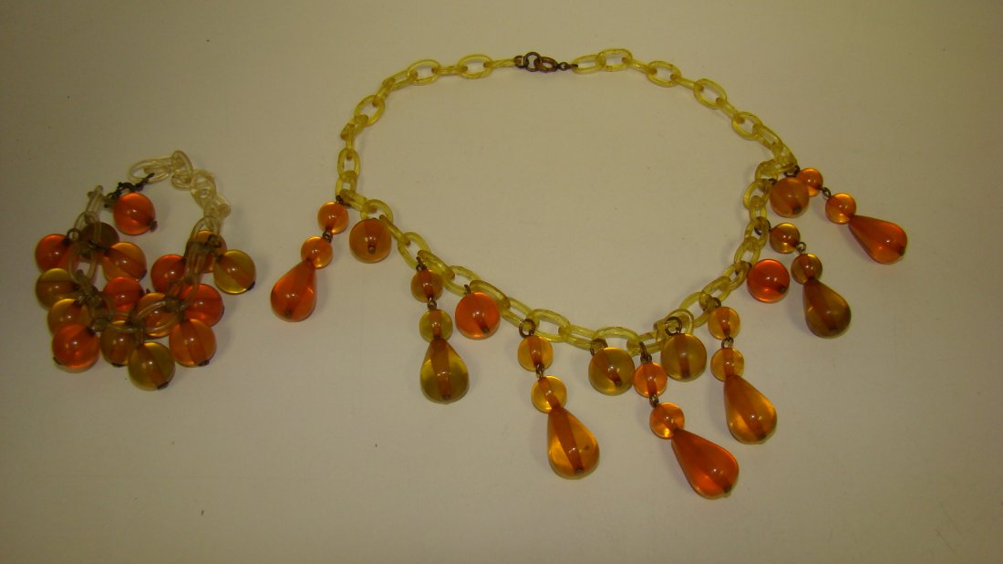 ART DECO BAKELITE NECKLACE AND BRACELET (1 of 5)