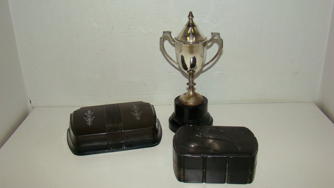 VINTAGE BAKELITE MANICURE BOX & DRESSER BOX-TROPHY (1 of 10)