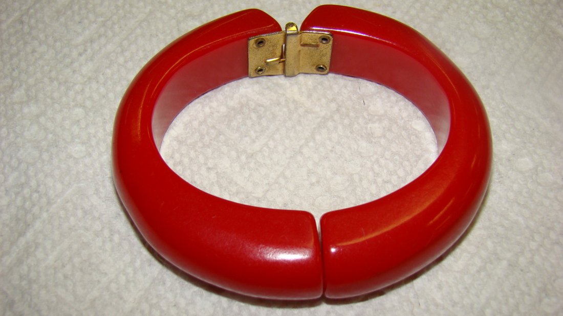 RED BAKELITE CLAMP BRACELET (1 of 2)