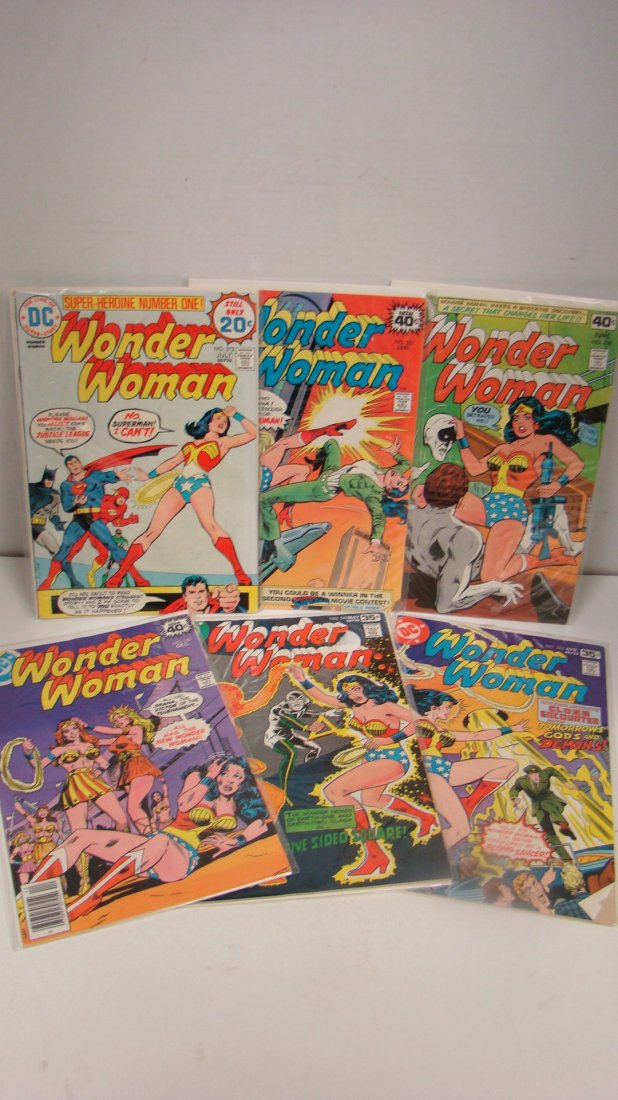 6 DC WONDER WOMAN COMICS (1 of 8)