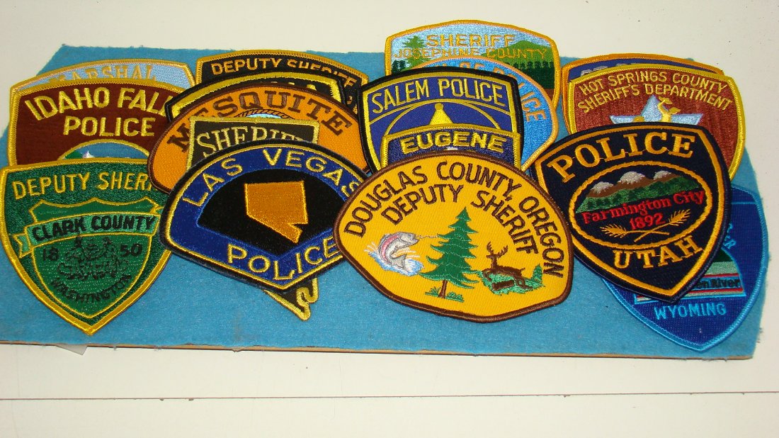 17 VARIOUS NORTHWEST USA LAW ENFORCEMENT PATCHES: 17 VARIOUS LAW ENFORCEMENT PATCHES FROM THE AMERICAN NORTH WEST: BELLEVUE IDAHO MARSHALL - IDAHO FALLS POLICE - CLARK COUNTY DE[ITY SHERIFF - WALLA WALLA COUNTY, WA DEPUTY SHERIFF - YAKIMA COUNTY SHER