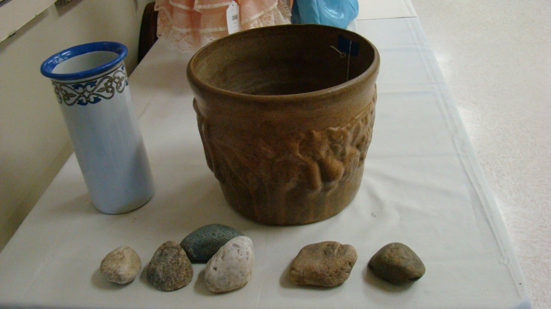 LG POTTERY FLOWER POT & A ECCO VASE (1 of 1)