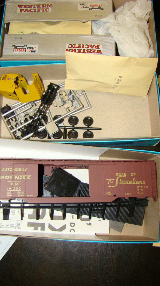 3 ATHEARN TRAINS IN MINIATURE WITH BOXES (1 of 10)