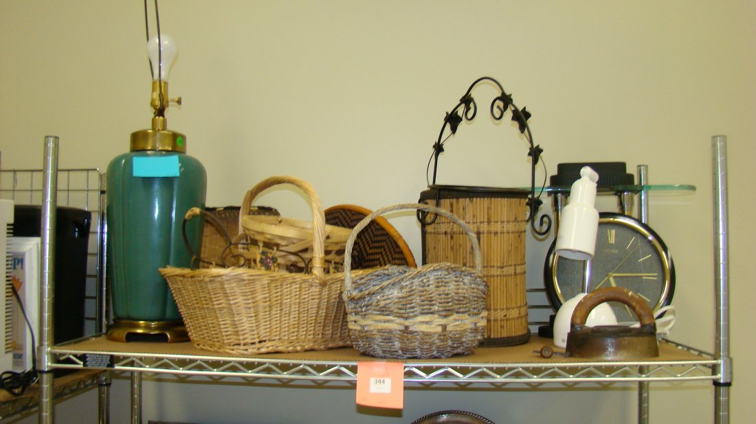 SHELF LOT: SHELF LOT - VARIOUS DECORATIVE BASKETS - 2 DESK LAMPS - TABLE LAMP (NO SHADE) VINTAGE SAD IRON AND A WALL CLOCK