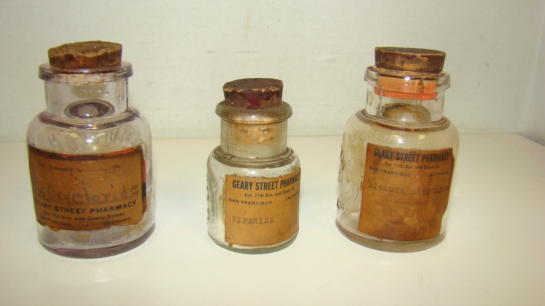 3 VTG GLASS MEDICINE POWDER JARS (1 of 4)