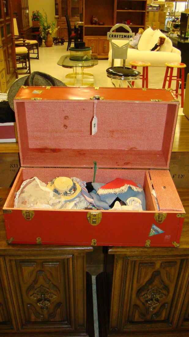 VTG RED DOLL TRUNK WITH CLOTHES (1 of 5)