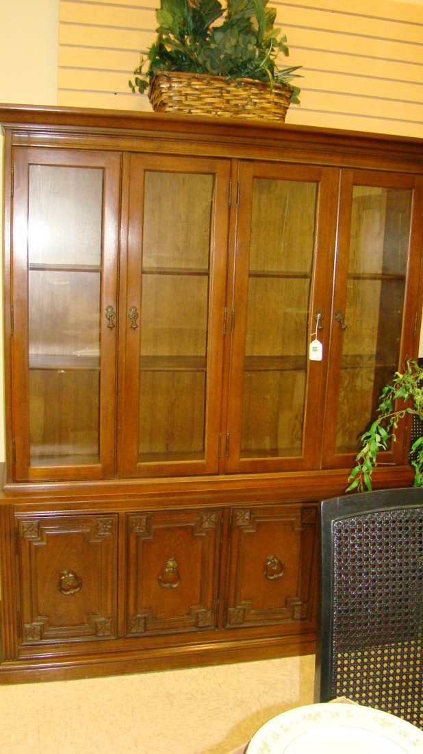 VINTAGE MAHOGANY CHINA HUTCH: VINTAGE DREXEL ? MAHOGANY CHINA HUTCH - BUYER RESPONSIBLE FOR MAKING SHIPPING ARRANGEMENTS