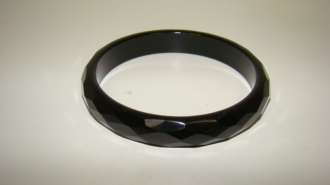 BLACK DIAMOND FACETED BAKELITE BRACELET (1 of 2)
