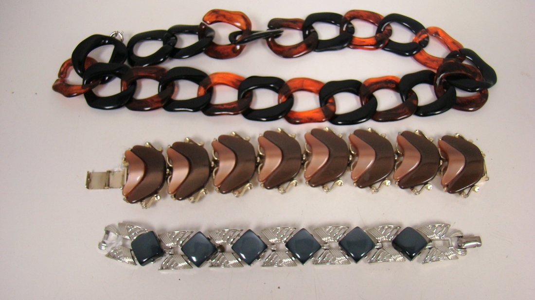 2 VTG METAL & LUCITE BRACELETS & MORE (1 of 5)