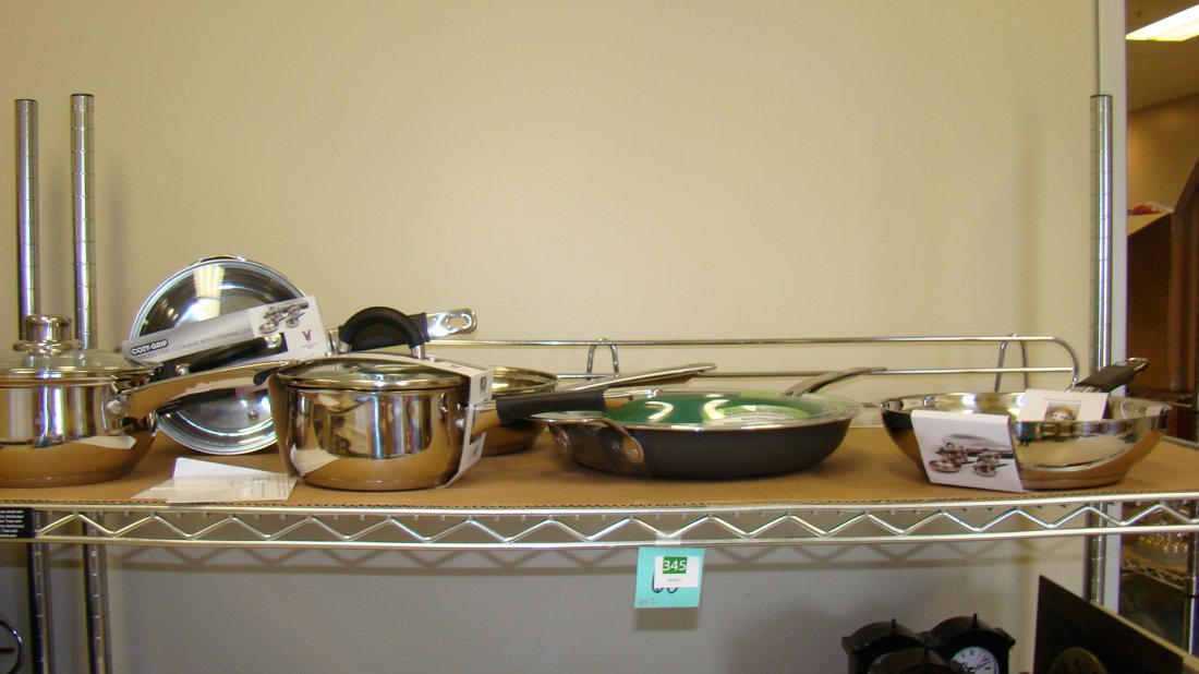 SHELF LOT WITH A SET OF 4 NEW VANDERBILT COZY GRIP (1 of 3)