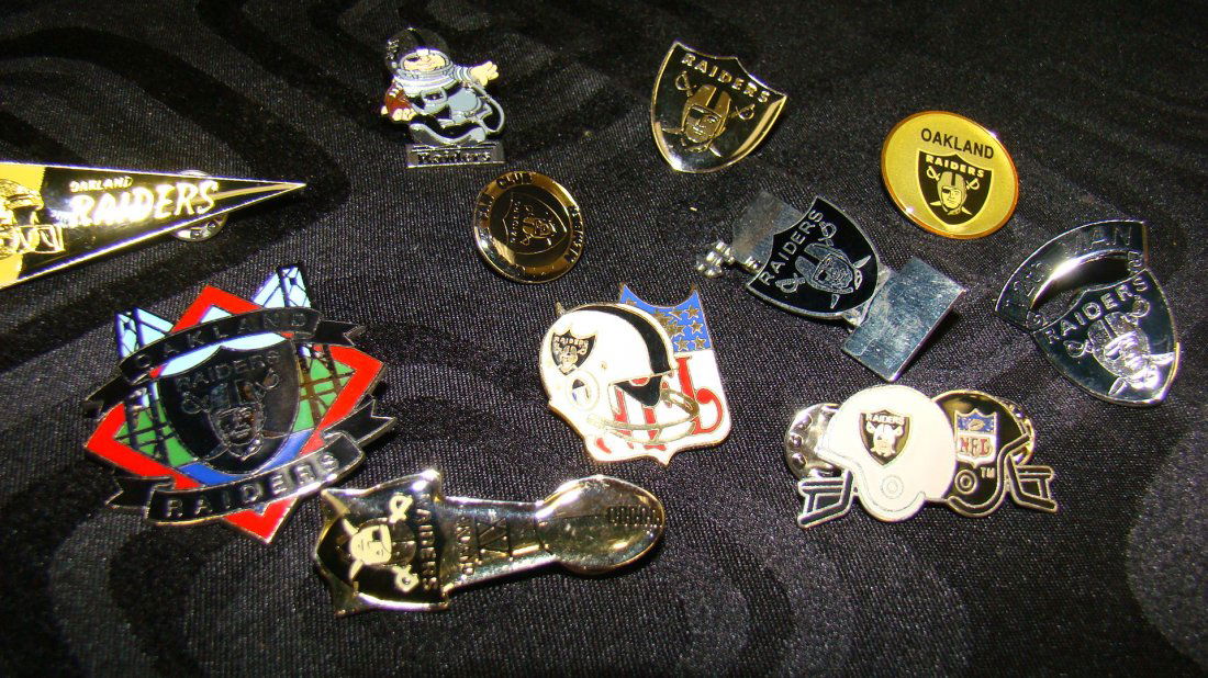 11 VARIOUS OAKLAND RAIDERS PINS (1 of 7)