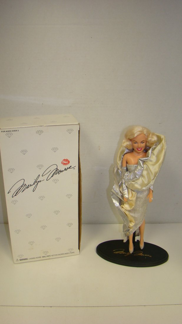NIB DSI 1993 MARILYN MONROE DOLL (1 of 3)