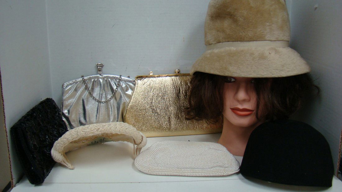 3 VTG HATS AND 4 VTG PURSES (1 of 7)
