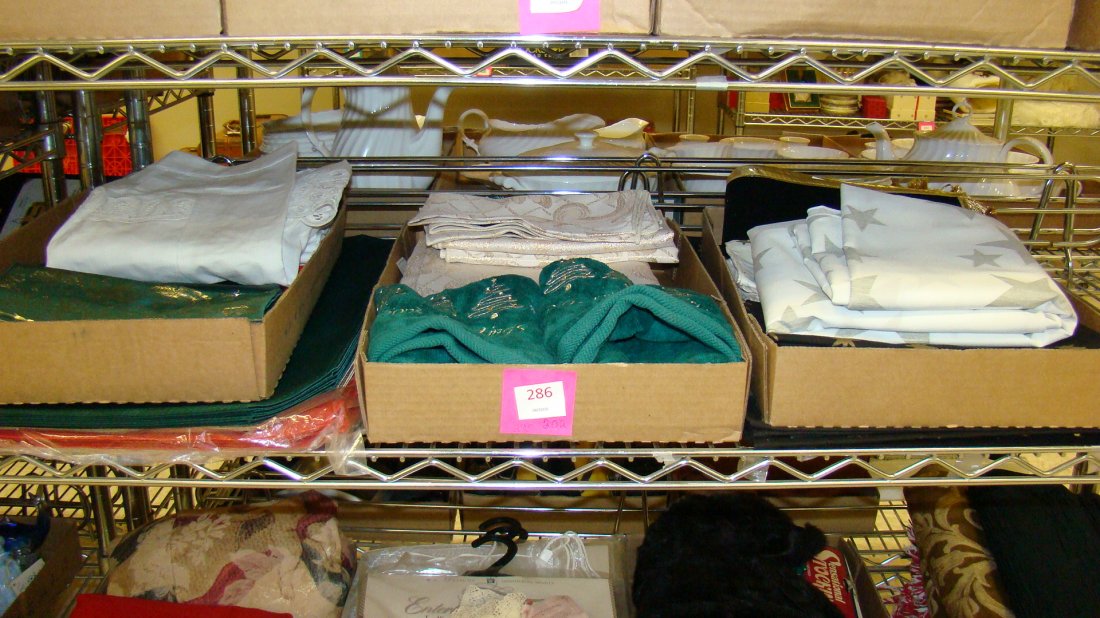 LOT TABLE LINENS (1 of 7)