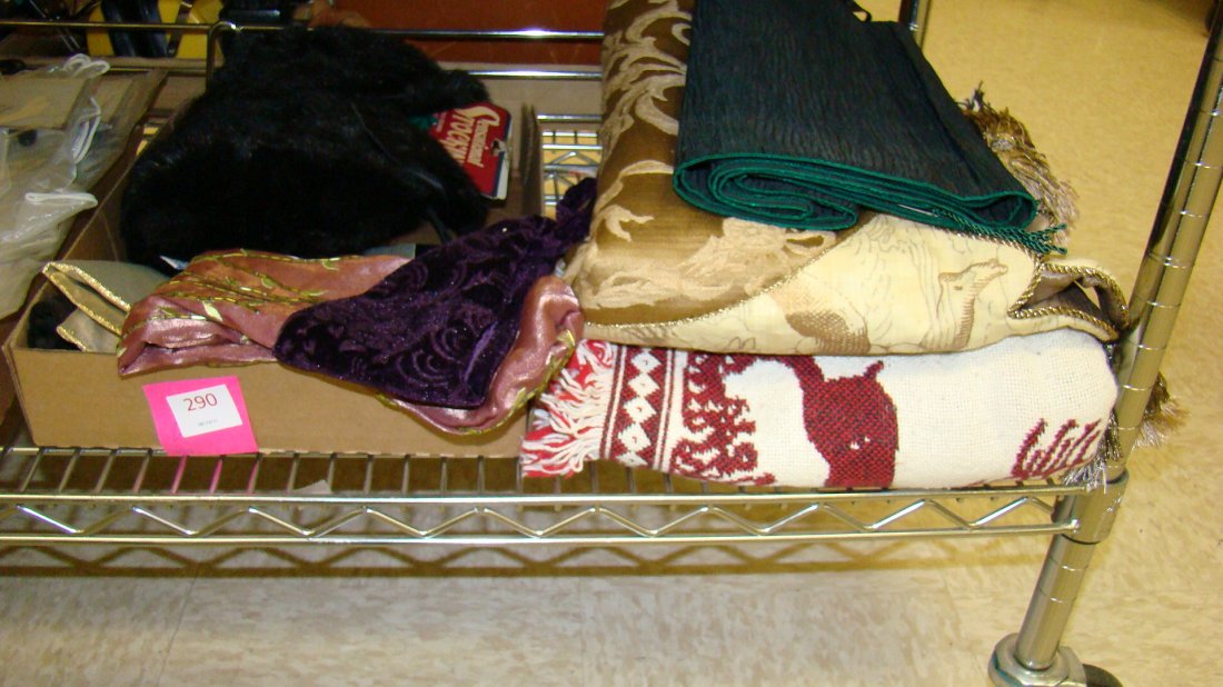 CHRISTMAS ITEMS (1 of 4)