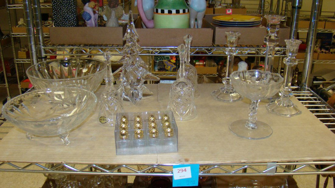 CRYSTAL AND GLASS ITEMS (1 of 5)