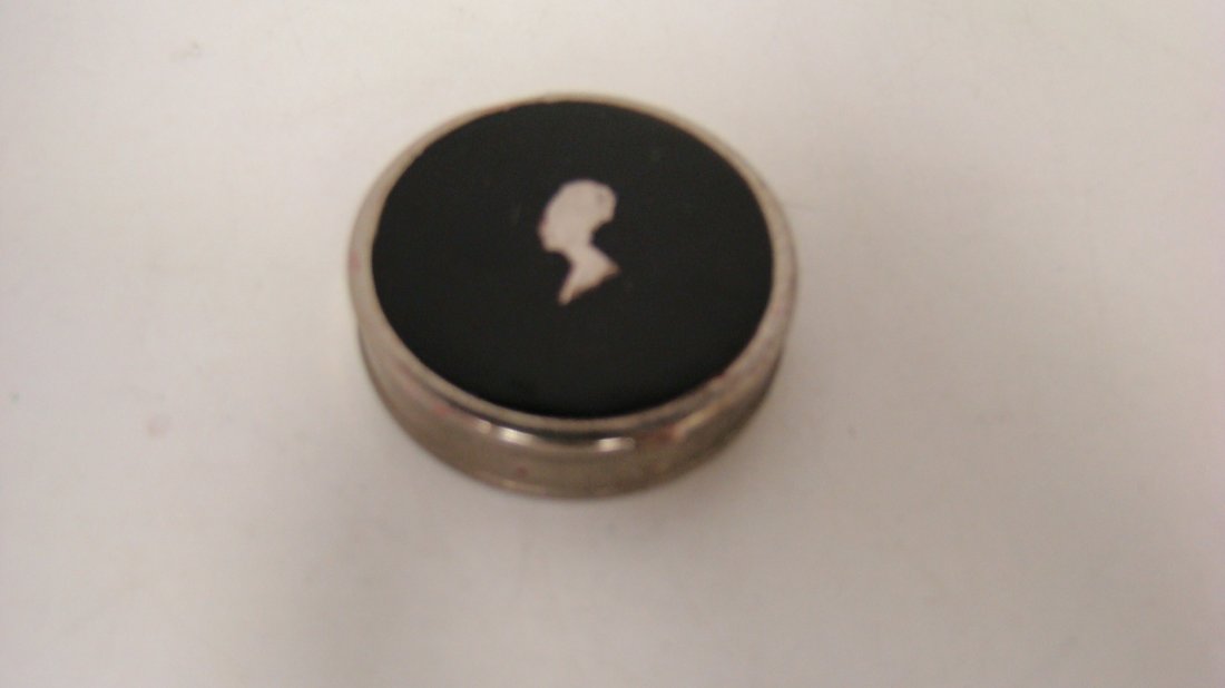 VTG ARMAND CAMEO ROUGE COMPACT 1950'S (1 of 5)