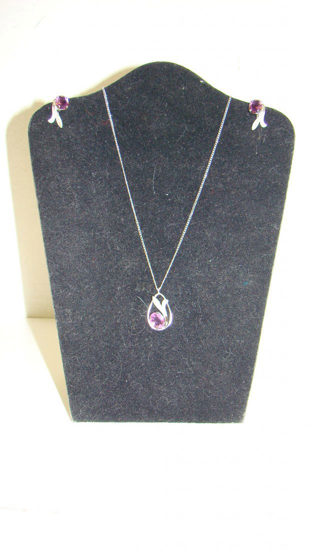 925 SILVER & AMETHYST NECKLACE & EARRINGS: 925 SILVER AND AMETHYST NECKLACE AND PAIR OF SCREW BACK EARRINGS - 18'' STERLING CHAIN
