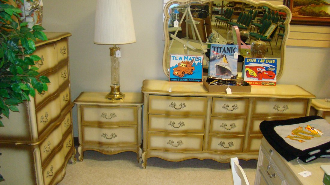 4 PC VTG BEDROOM SET (1 of 7)