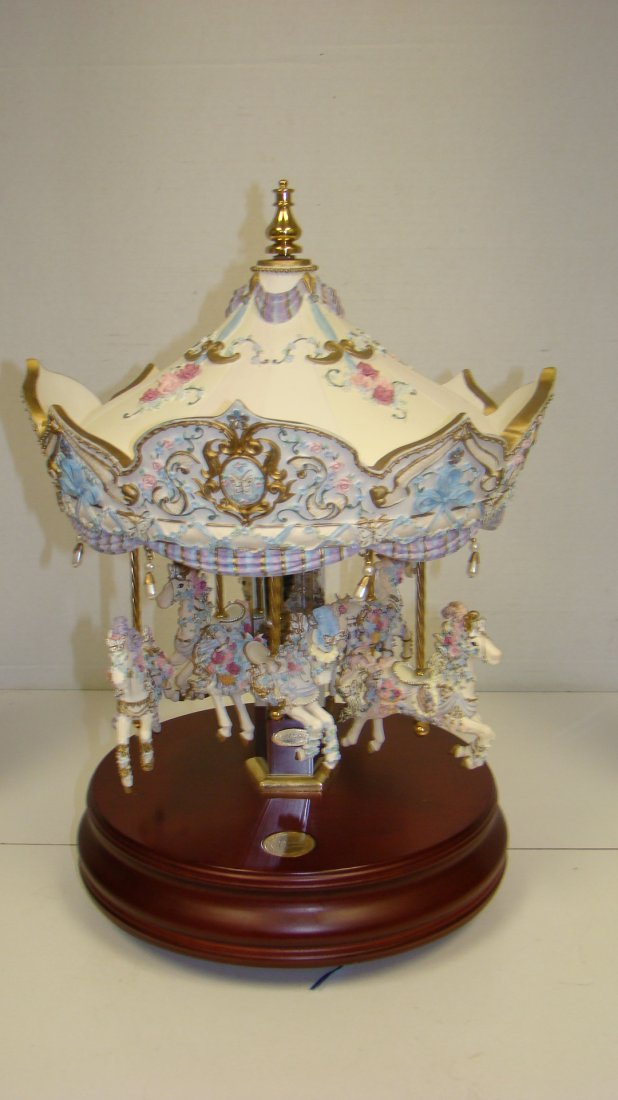 LE S.S. MUSIC BOX CO CAROUSEL (1 of 4)